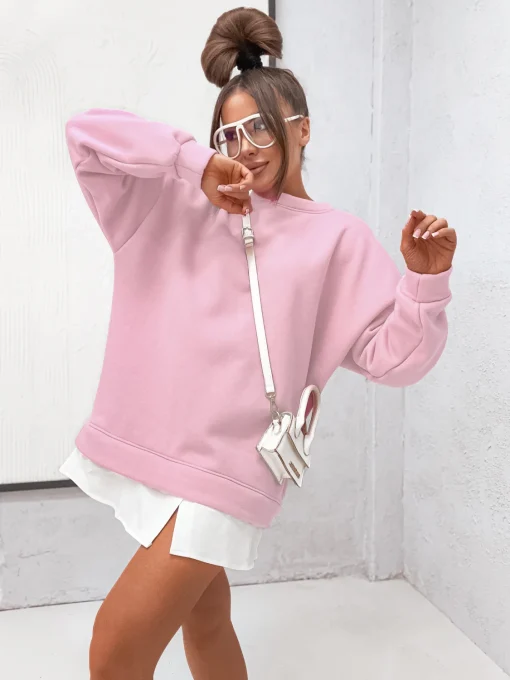 bluza-oversized-roz-cu-croi-lejer-si-stil-casual