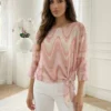 bluza-roz-cu-imprimeu-abstract-si-nod-lateral