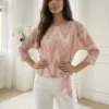 bluza-roz-cu-imprimeu-abstract-si-nod-lateral