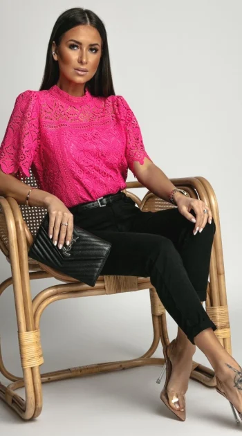 bluza-roz-fucsia-din-dantela-cu-maneci-scurte-evazate
