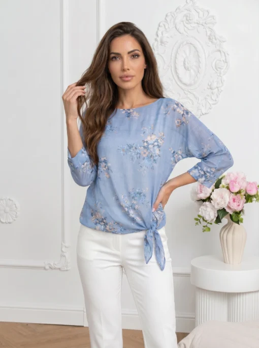 bluza-vaporoasa-albastra-cu-imprimeu-floral-si-nod-in-talie