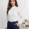 camasa-alba-cu-broderie-perforata-si-volan-decorativ