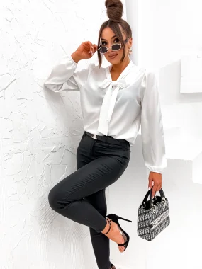 Camasa alba eleganta cu funda la gat