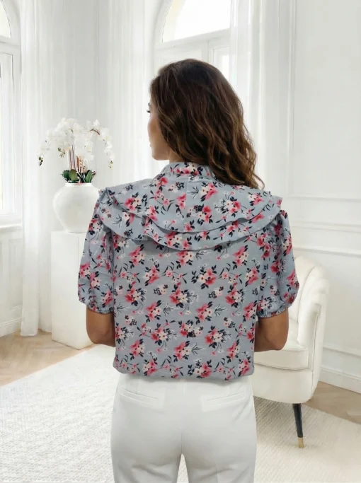 camasa-albastra-cu-imprimeu-floral-si-volane-decorative