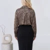 camasa-din-satin-cu-imprimeu-leopard-si-maneca-lunga