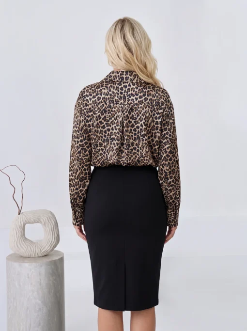 camasa-din-satin-cu-imprimeu-leopard-si-maneca-lunga