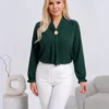 camasa-eleganta-cu-esarfa-la-guler-si-accesoriu-auriu