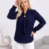 camasa-eleganta-cu-esarfa-la-guler-si-accesoriu-auriu