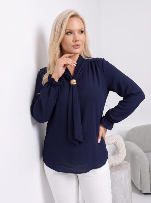 camasa-eleganta-cu-esarfa-la-guler-si-accesoriu-auriu