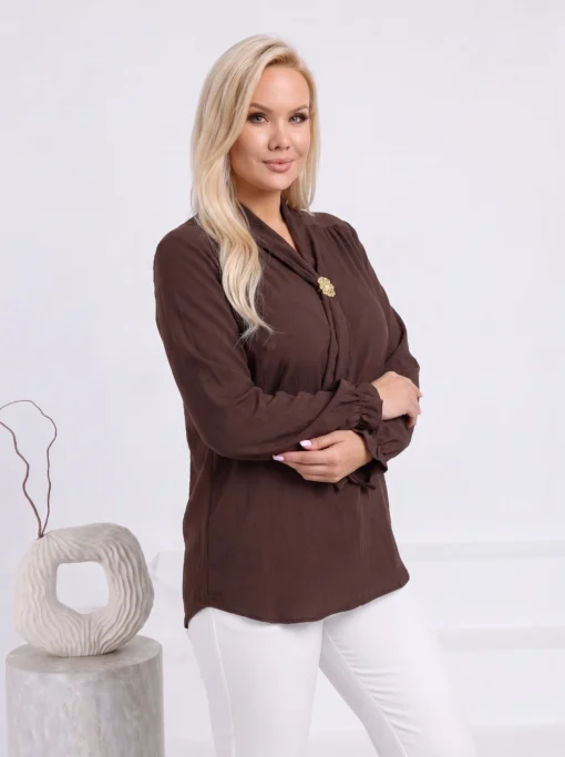 camasa-eleganta-cu-esarfa-la-guler-si-accesoriu-auriu