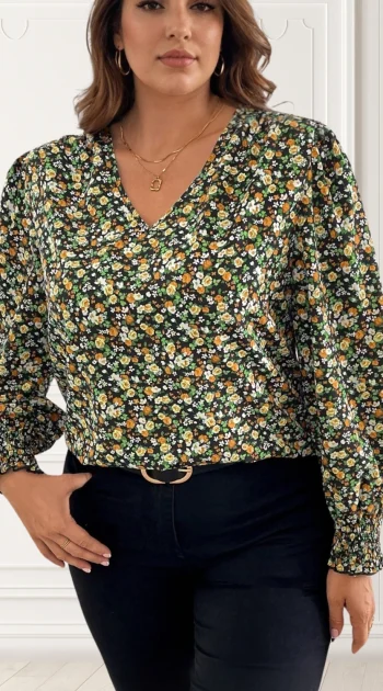 camasa-marime-mare-neagra-cu-imprimeu-floral-si-decolteu