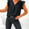 camasa-neagra-cu-volane-la-maneci-si-decolteu-in-v