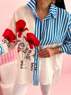 Camasa oversized asimetrica cu dungi albastre si imprimeu floral rosu