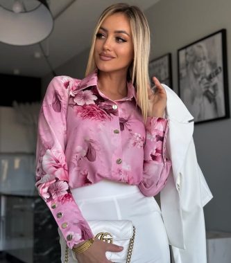 Camasa roz eleganta cu imprimeu floral si nasturi aurii