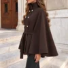 capa-eleganta-cu-guler-inalt-nasturi-aurii-si-cordon-in-talie