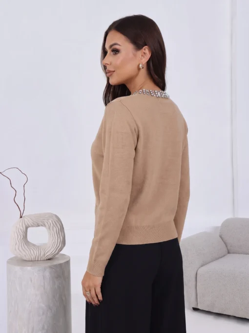 cardigan-cu-nasturi-argintii-si-aplicatii-de-pietre-la-guler