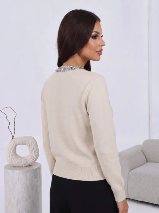 cardigan-cu-nasturi-argintii-si-aplicatii-de-pietre-la-guler