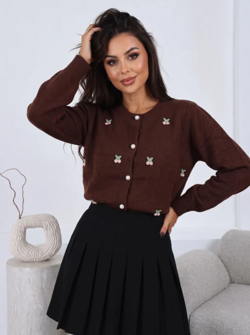 cardigan-din-tricot-cu-aplicatii-cirese-perlate-si-nasturi-perla