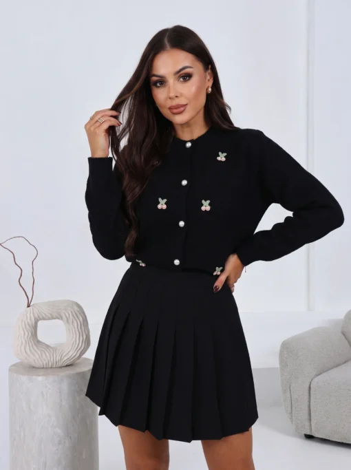 cardigan-din-tricot-cu-aplicatii-cirese-perlate-si-nasturi-perla