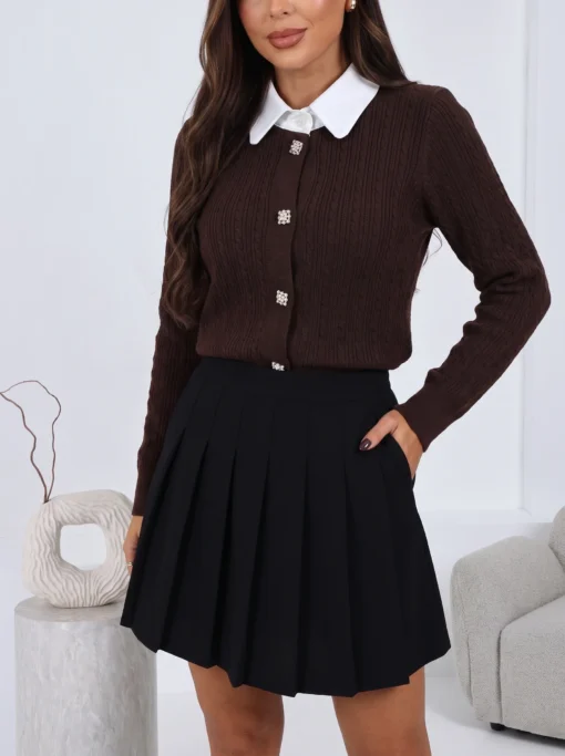 cardigan-din-tricot-cu-guler-alb-si-nasturi-stralucitori