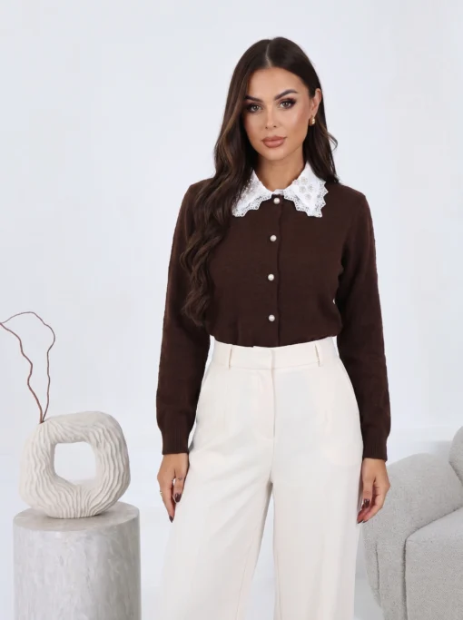 cardigan-din-tricot-cu-guler-din-dantela-si-nasturi-perlati