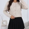 cardigan-din-tricot-cu-inimi-in-relief-si-nasturi-aurii
