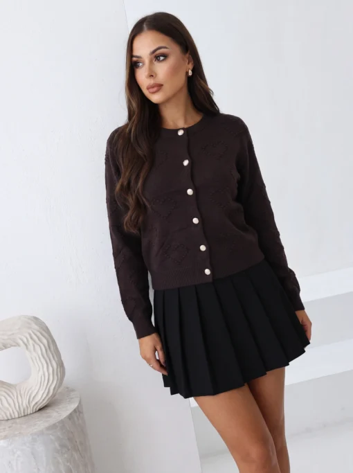cardigan-din-tricot-cu-inimi-in-relief-si-nasturi-aurii
