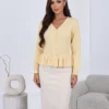 cardigan-din-tricot-cu-volanas-peplum-si-nasturi-perlati