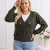 cardigan-din-tricot-fin-cu-decolteu-in-v-si-floricele-brodate