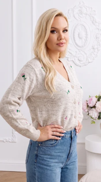 cardigan-din-tricot-fin-cu-decolteu-in-v-si-floricele-brodate