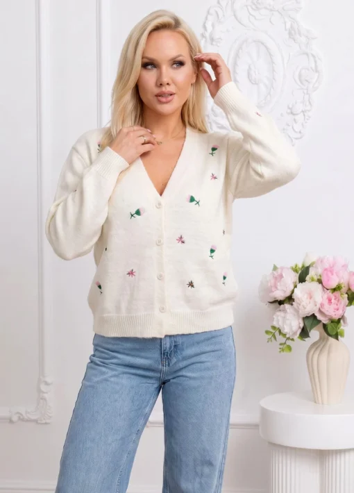 cardigan-din-tricot-fin-cu-decolteu-in-v-si-floricele-brodate