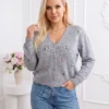 cardigan-din-tricot-fin-cu-decolteu-in-v-si-floricele-brodate
