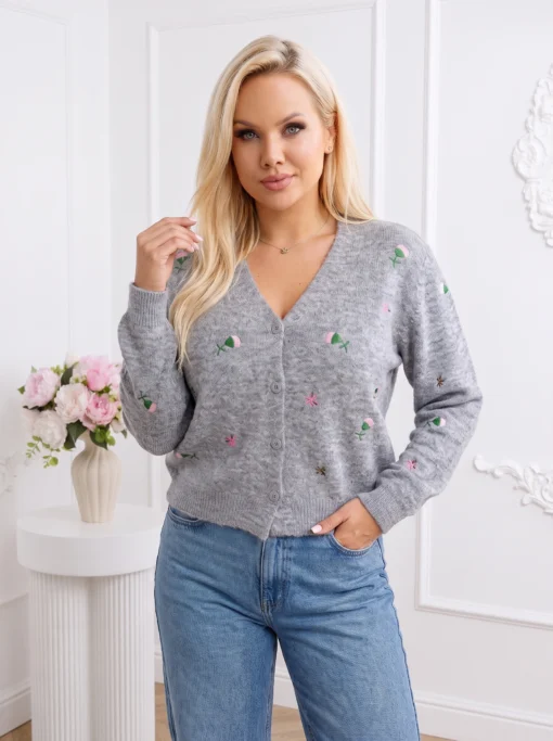 cardigan-din-tricot-fin-cu-decolteu-in-v-si-floricele-brodate