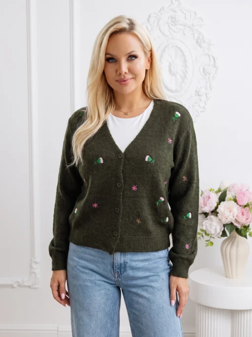 cardigan-din-tricot-fin-cu-decolteu-in-v-si-floricele-brodate