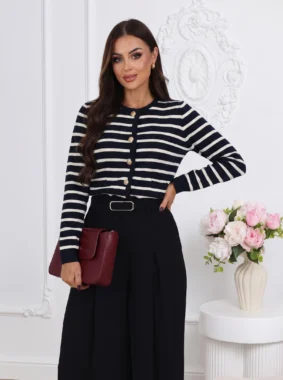 Cardigan din tricot fin cu dungi si nasturi aurii