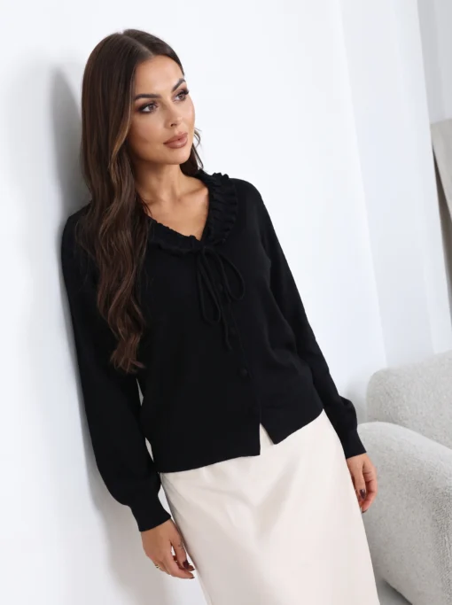 cardigan-din-tricot-fin-cu-volanase-la-decolteu-si-snur