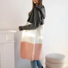 cardigan-din-tricot-in-dungi-cu-gluga