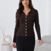 cardigan-din-tricot-striat-cu-guler-din-dantela-si-nasturi-aurii