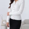 cardigan-din-tricot-striat-cu-guler-din-dantela-si-nasturi-aurii