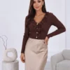 cardigan-din-tricot-striat-cu-volane-si-nasturi-stralucitori