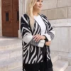 cardigan-elegant-din-tricot-cu-imprimeu-zebra-si-franjuri