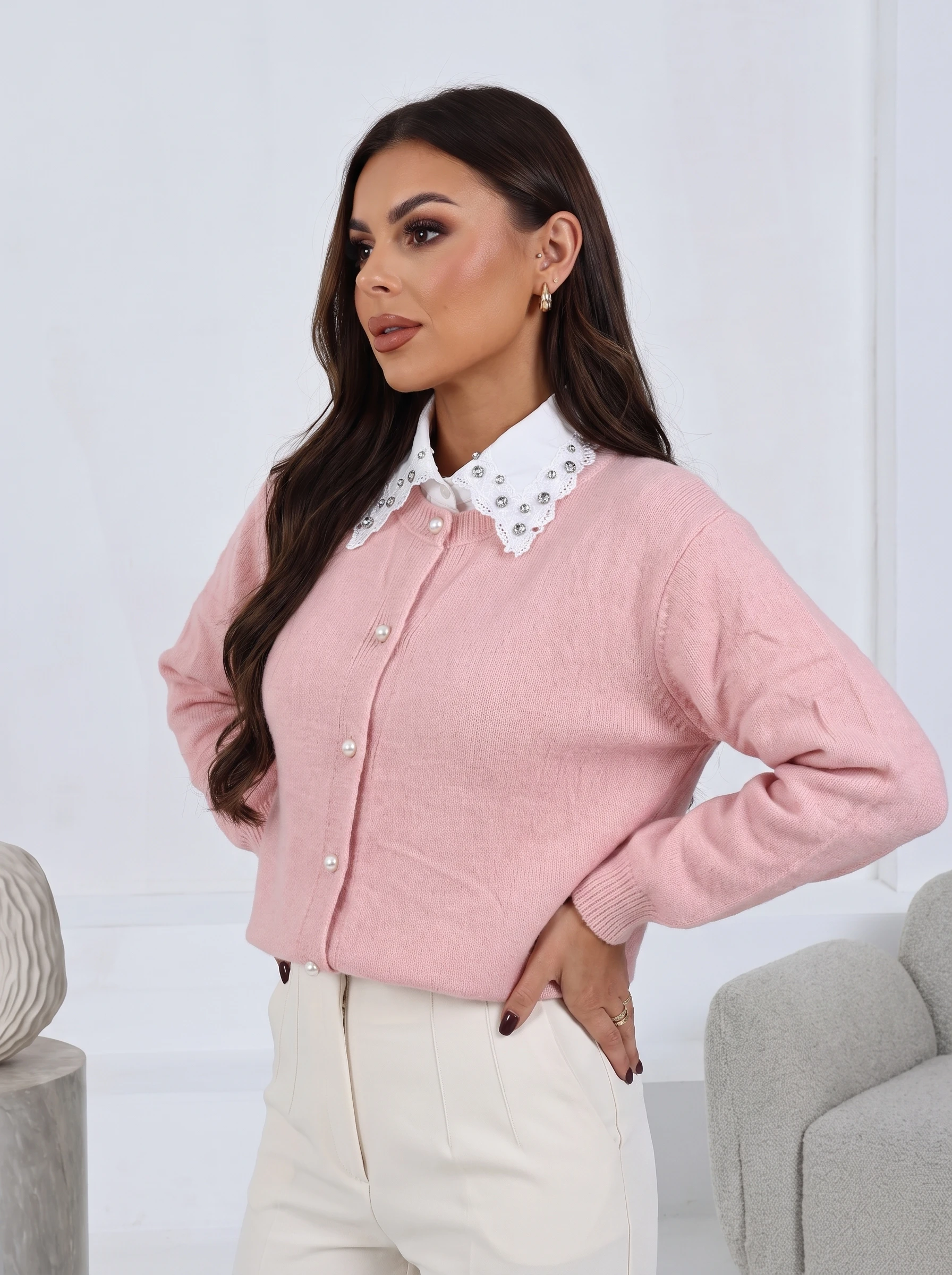 Cardigan elegant din tricot fin cu guler alb cu strasuri