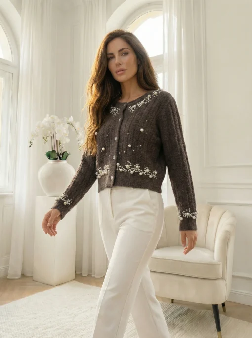 cardigan-elegant-maro-cu-nasturi-si-aplicatii-perle