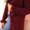 cardigan-lung-pufos-bordo-cu-maneci-lungi-si-croiala-lejera