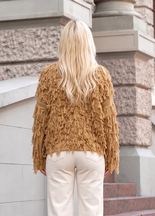 cardigan-pufos-cu-franjuri