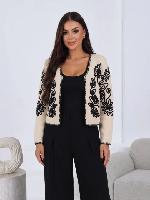 cardigan-scurt-din-tricot-cu-broderie-etno-florala