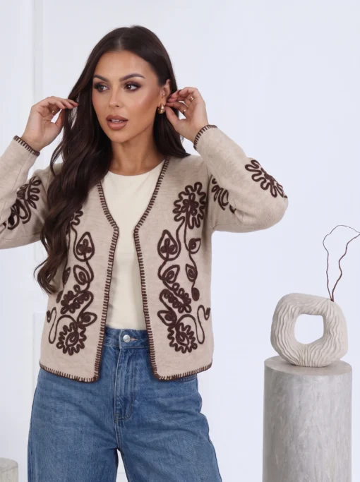 cardigan-scurt-din-tricot-cu-broderie-etno-florala