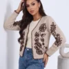 cardigan-scurt-din-tricot-cu-broderie-etno-florala