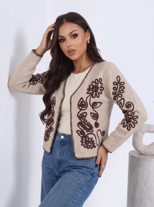 cardigan-scurt-din-tricot-cu-broderie-etno-florala