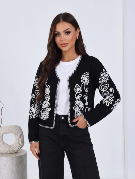 cardigan-scurt-din-tricot-cu-broderie-etno-florala